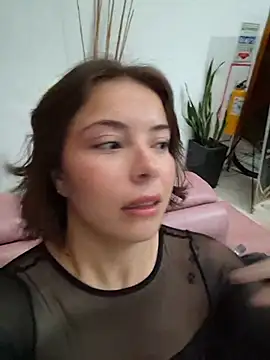 Snapshot of EmmaValencia_ chatting on May 21, 2026, 9:11 pm EmmaValencia online show from May 21, 2026, 9:11 pm