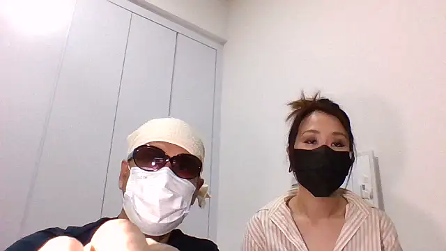 Snapshot of aska1986 chatting on November 10, 2025, 10:36 am aska1986 online show from November 10, 2025, 10:36 am