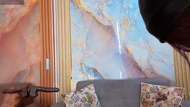 Nahomy Smiths aws online show from November 7, 2025, 9:04 pm