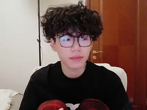 hangzi-0011 online show from September 28, 2025, 10:53 am