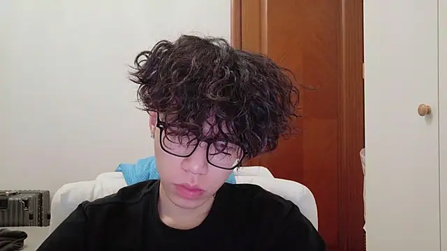 hangzi-0011 online show from October 10, 2025, 11:42 am