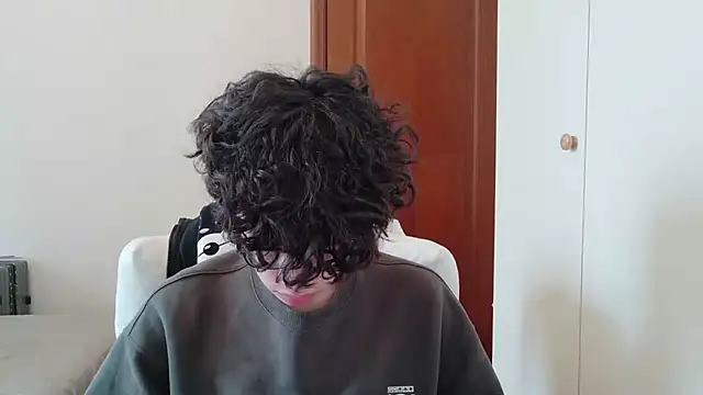 hangzi-0011 online show from October 12, 2025, 8:02 am