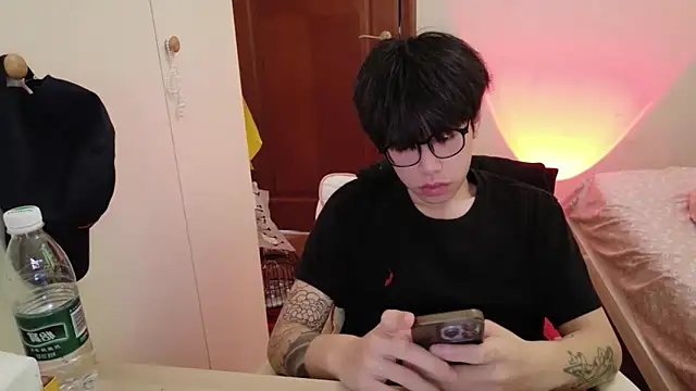 hangzi-0011 online show from February 5, 2026, 7:57 am