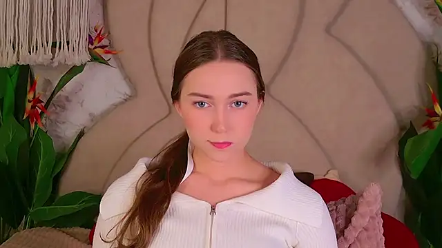 Snapshot of OliviaLay chatting on November 21, 2025, 11:31 am OliviaLay online show from November 21, 2025, 11:31 am