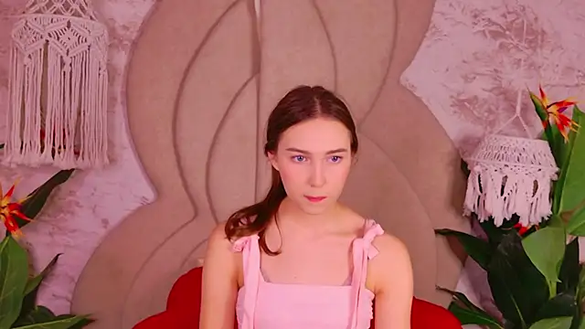 Snapshot of OliviaLay chatting on December 4, 2025, 11:30 am OliviaLay online show from December 4, 2025, 11:30 am