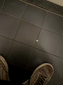 heet1998 online show from October 19, 2025, 3:01 pm