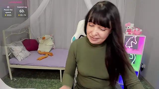 Snapshot of LindaRomero chatting on November 9, 2025, 11:08 am LindaRomero online show from November 9, 2025, 11:08 am