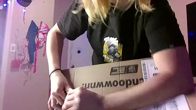 Queen2454 online show from October 12, 2025, 9:58 pm