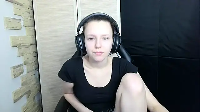 Snapshot of Diana-back chatting on November 20, 2025, 12:05 pm Diana-back online show from November 20, 2025, 12:05 pm