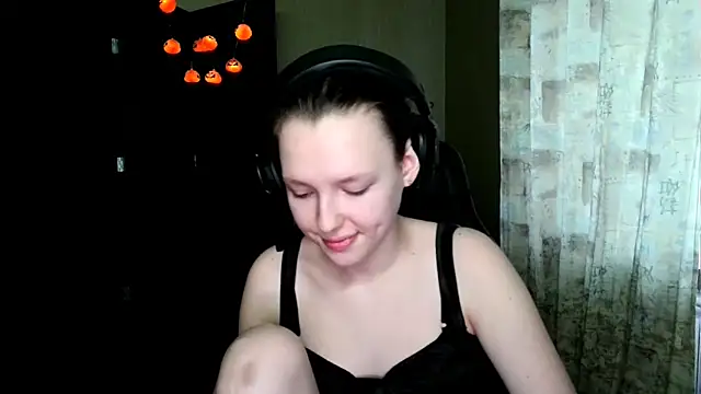 Snapshot of Diana-back chatting on December 20, 2025, 11:28 am Diana-back online show from December 20, 2025, 11:28 am