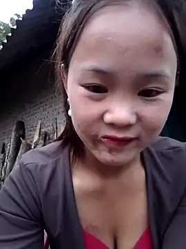 Alice wo online show from October 17, 2025, 10:29 am