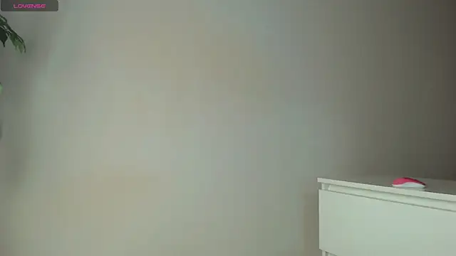 Snapshot of trixietaylor chatting on April 9, 2026, 8:03 pm trixietaylor online show from April 9, 2026, 8:03 pm