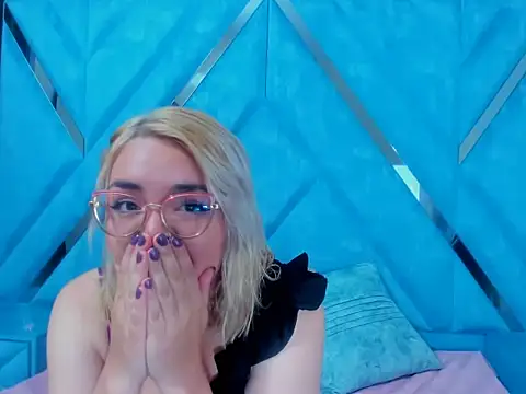 Snapshot of Eily_Blunts chatting on October 4, 2025, 1:42 pm Eily Blunts online show from October 4, 2025, 1:42 pm