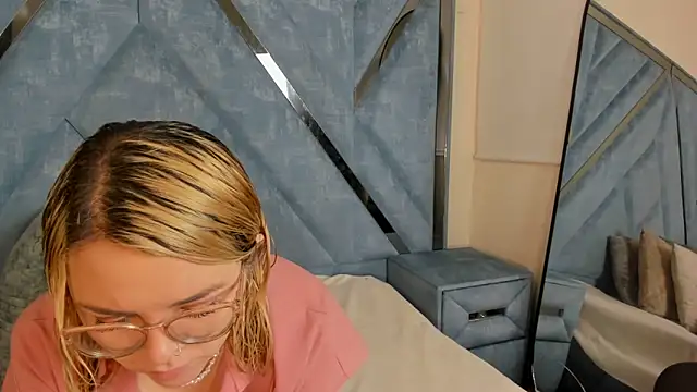 Snapshot of Eily_Blunts chatting on November 25, 2025, 1:11 pm Eily Blunts online show from November 25, 2025, 1:11 pm