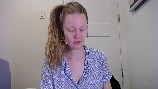 Snapshot of naughtyfox89 chatting on March 22, 2026, 3:32 am naughtyfox89 online show from March 22, 2026, 3:32 am