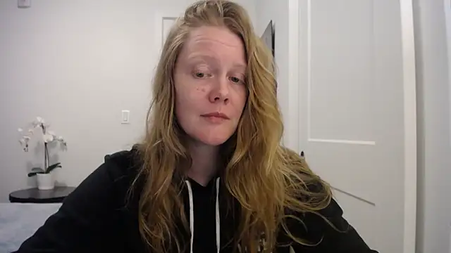 Snapshot of naughtyfox89 chatting on April 18, 2026, 3:21 am naughtyfox89 online show from April 18, 2026, 3:21 am