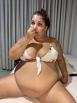 Snapshot of Livpoppe chatting on February 1, 2026, 12:53 am Livpoppe online show from February 1, 2026, 12:53 am