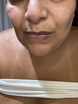 Snapshot of Livpoppe chatting on March 15, 2026, 5:08 pm Livpoppe online show from March 15, 2026, 5:08 pm