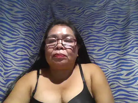 Snapshot of cris_tita chatting on June 10, 2026, 1:54 pm cris tita online show from June 10, 2026, 1:54 pm