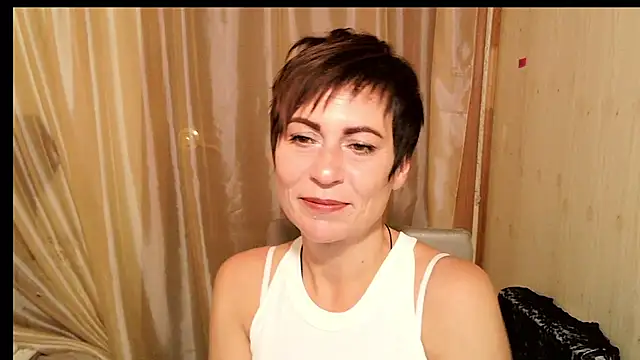 Ashley Brookss online show from October 2, 2025, 7:48 am