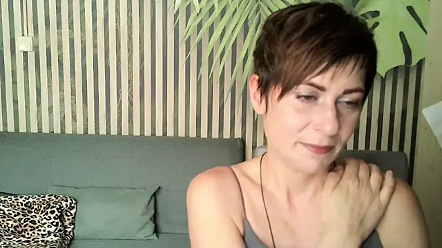 Ashley Brookss online show from October 17, 2025, 7:22 am