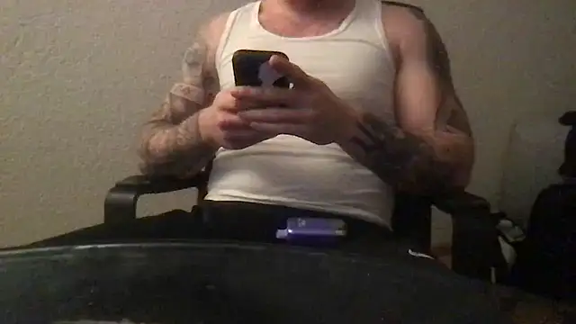 Snapshot of TheGreatWhite33 chatting on April 30, 2026, 12:22 pm TheGreatWhite33 online show from April 30, 2026, 12:22 pm