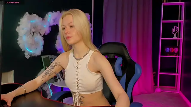 Callista a online show from December 14, 2025, 3:01 am