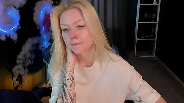 Callista a online show from April 28, 2026, 3:00 am