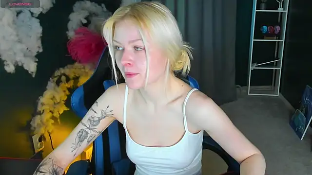Snapshot of Callista_a chatting on May 12, 2026, 2:52 am Callista a online show from May 12, 2026, 2:52 am