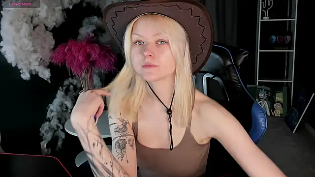 Snapshot of Callista_a chatting on May 18, 2026, 3:02 am Callista a online show from May 18, 2026, 3:02 am