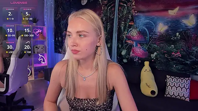 Snapshot of TessaGrays chatting on October 9, 2025, 10:24 am TessaGrays online show from October 9, 2025, 10:24 am