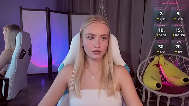 Snapshot of TessaGrays chatting on October 21, 2025, 1:34 pm TessaGrays online show from October 21, 2025, 1:34 pm