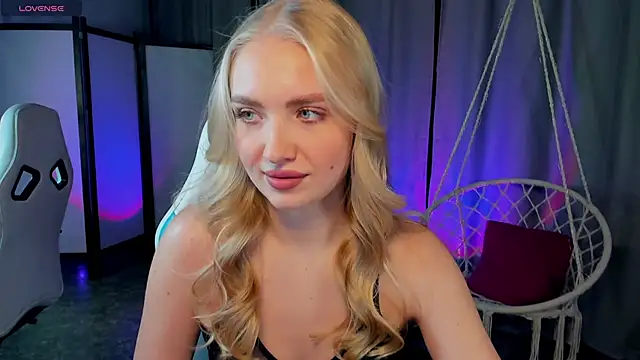 Snapshot of TessaGrays chatting on January 13, 2026, 2:33 pm TessaGrays online show from January 13, 2026, 2:33 pm