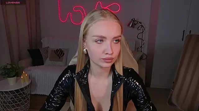 Snapshot of TessaGrays chatting on February 23, 2026, 5:43 pm TessaGrays online show from February 23, 2026, 5:43 pm