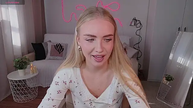 Snapshot of TessaGrays chatting on March 14, 2026, 9:37 am TessaGrays online show from March 14, 2026, 9:37 am