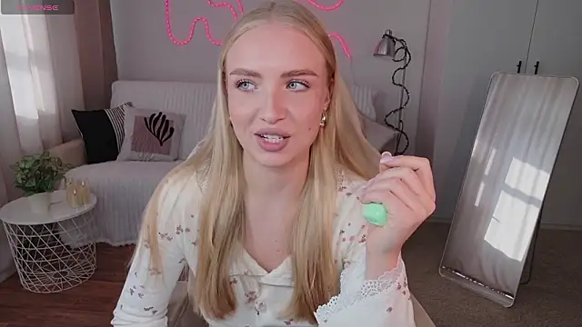 Snapshot of TessaGrays chatting on March 15, 2026, 9:59 am TessaGrays online show from March 15, 2026, 9:59 am