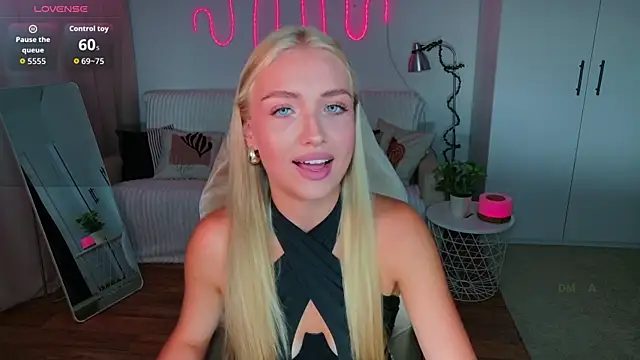TessaGrays online show from July 7, 2026, 2:32 pm