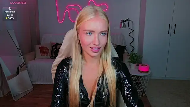 TessaGrays online show from August 6, 2026, 2:30 pm