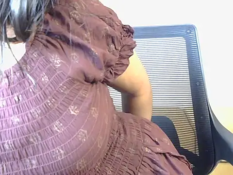 baby-panda4 online show from October 16, 2025, 3:57 pm