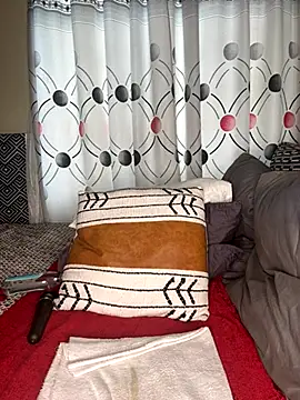 Snapshot of CynnxxxBarb chatting on October 29, 2025, 6:37 am CynnxxxBarb online show from October 29, 2025, 6:37 am