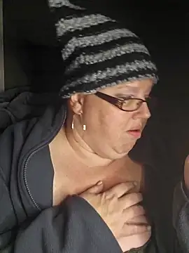 Snapshot of Budd_Bunney chatting on October 21, 2025, 1:17 am Budd Bunney online show from October 21, 2025, 1:17 am