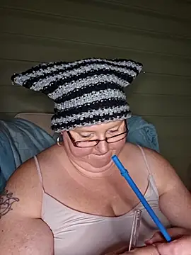 Snapshot of Budd_Bunney chatting on October 22, 2025, 11:59 pm Budd Bunney online show from October 22, 2025, 11:59 pm