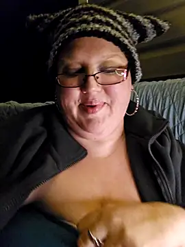 Snapshot of Budd_Bunney chatting on October 28, 2025, 12:14 am Budd Bunney online show from October 28, 2025, 12:14 am