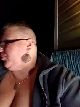 Snapshot of Budd_Bunney chatting on November 6, 2025, 12:11 am Budd Bunney online show from November 6, 2025, 12:11 am