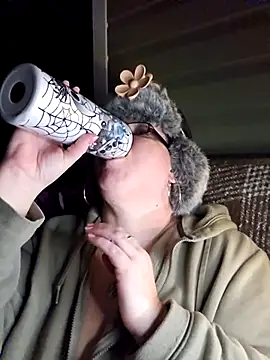 Snapshot of Budd_Bunney chatting on November 23, 2025, 2:44 am Budd Bunney online show from November 23, 2025, 2:44 am