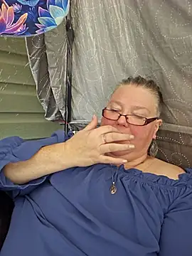 Snapshot of Budd_Bunney chatting on December 21, 2025, 4:47 pm Budd Bunney online show from December 21, 2025, 4:47 pm