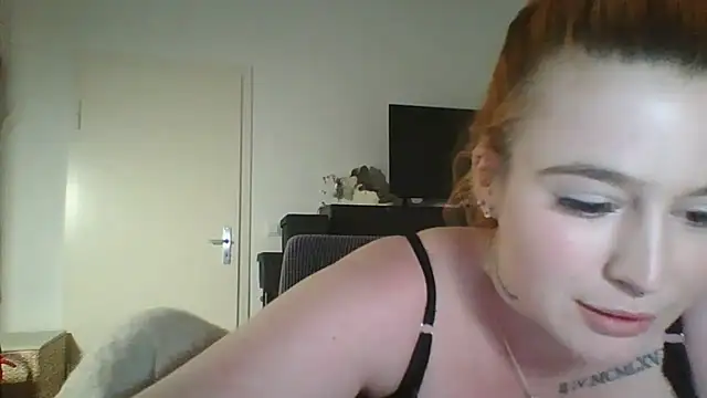 Snapshot of sexycurvy- chatting on November 25, 2025, 9:15 pm sexycurvy- online show from November 25, 2025, 9:15 pm