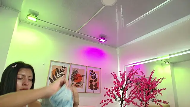 Gabriela milani online show from September 30, 2025, 11:48 am