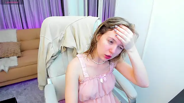 Snapshot of Lucia_Copper chatting on November 28, 2025, 11:57 am Lucia Copper online show from November 28, 2025, 11:57 am