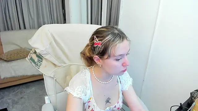 Snapshot of Lucia_Copper chatting on December 1, 2025, 3:39 pm Lucia Copper online show from December 1, 2025, 3:39 pm